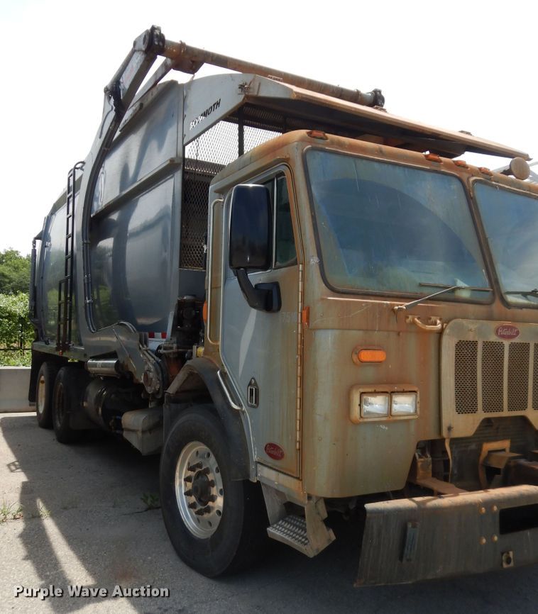 image for item DN1626 2013 Peterbilt PB320  refuse truck