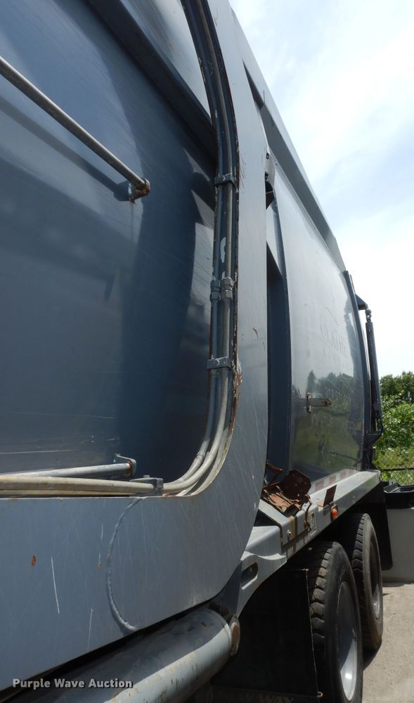 image for item DN1626 2013 Peterbilt PB320  refuse truck