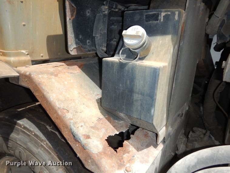 image for item DN1626 2013 Peterbilt PB320  refuse truck