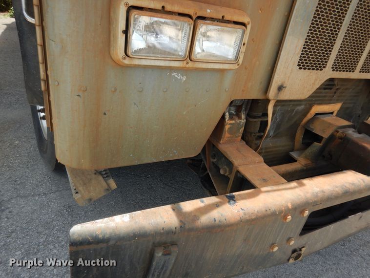 image for item DN1626 2013 Peterbilt PB320  refuse truck