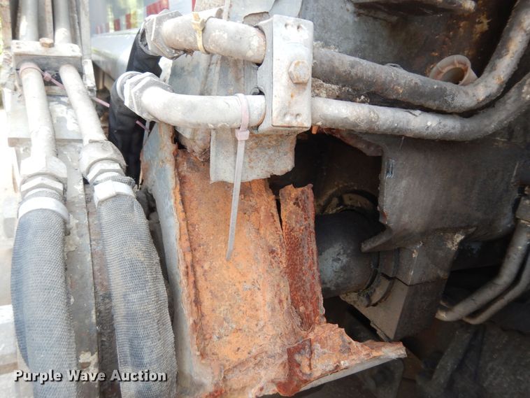 image for item DN1626 2013 Peterbilt PB320  refuse truck