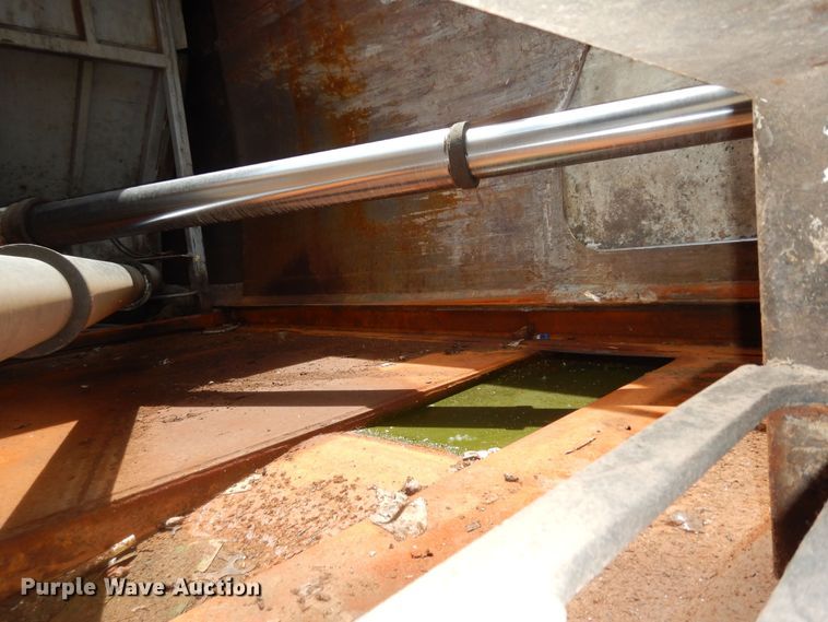 image for item DN1626 2013 Peterbilt PB320  refuse truck