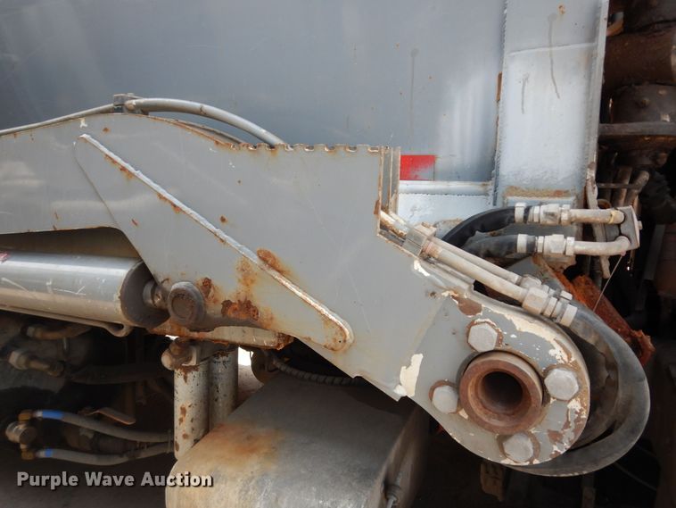 image for item DN1626 2013 Peterbilt PB320  refuse truck