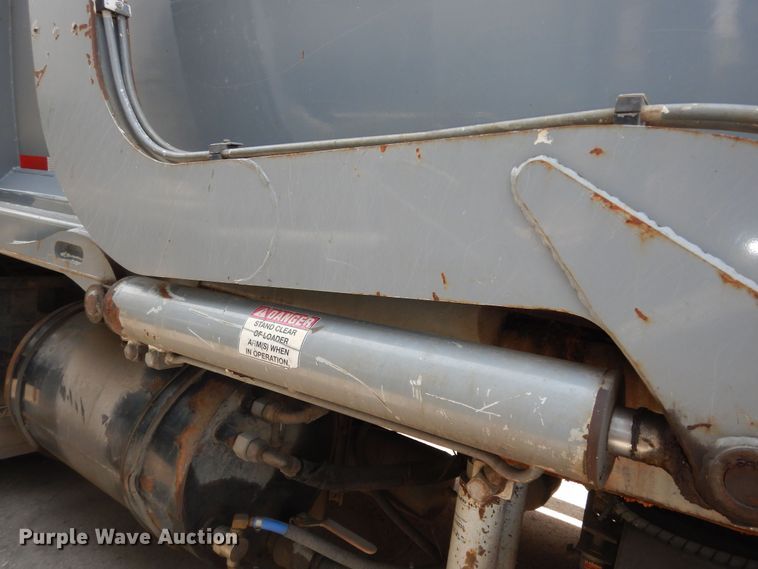 image for item DN1626 2013 Peterbilt PB320  refuse truck