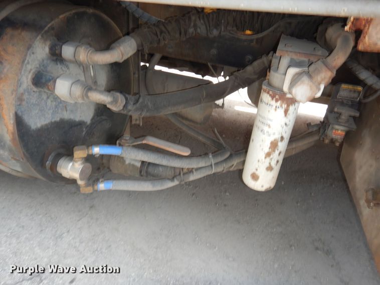 image for item DN1626 2013 Peterbilt PB320  refuse truck