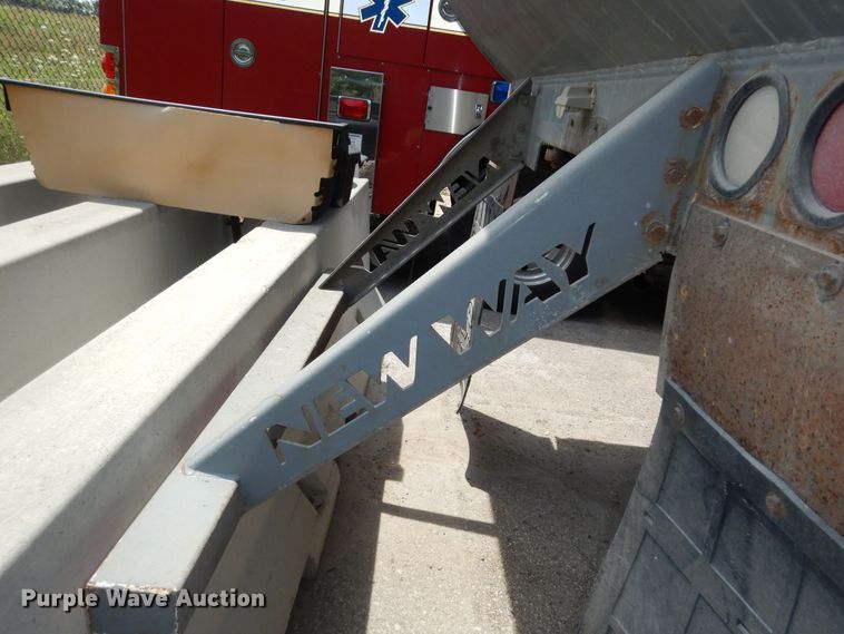 image for item DN1626 2013 Peterbilt PB320  refuse truck