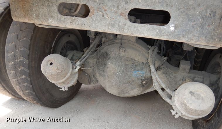 image for item DN1626 2013 Peterbilt PB320  refuse truck