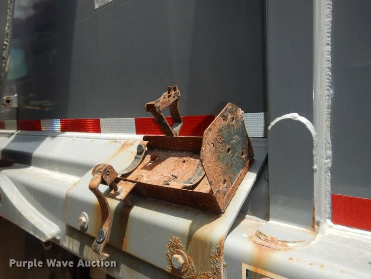 image for item DN1626 2013 Peterbilt PB320  refuse truck