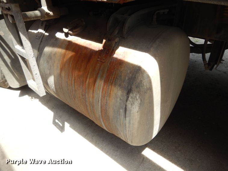 image for item DN1626 2013 Peterbilt PB320  refuse truck