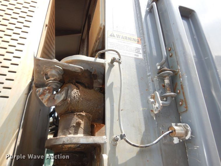 image for item DN1626 2013 Peterbilt PB320  refuse truck