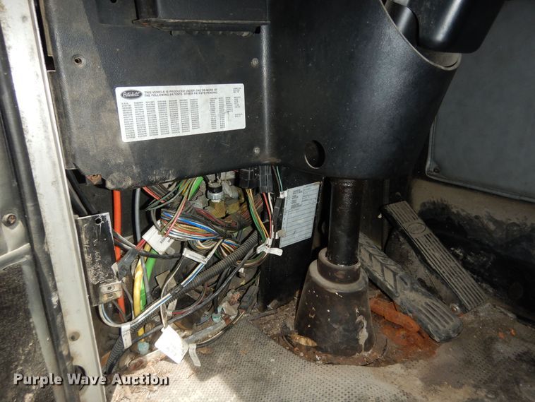 image for item DN1626 2013 Peterbilt PB320  refuse truck