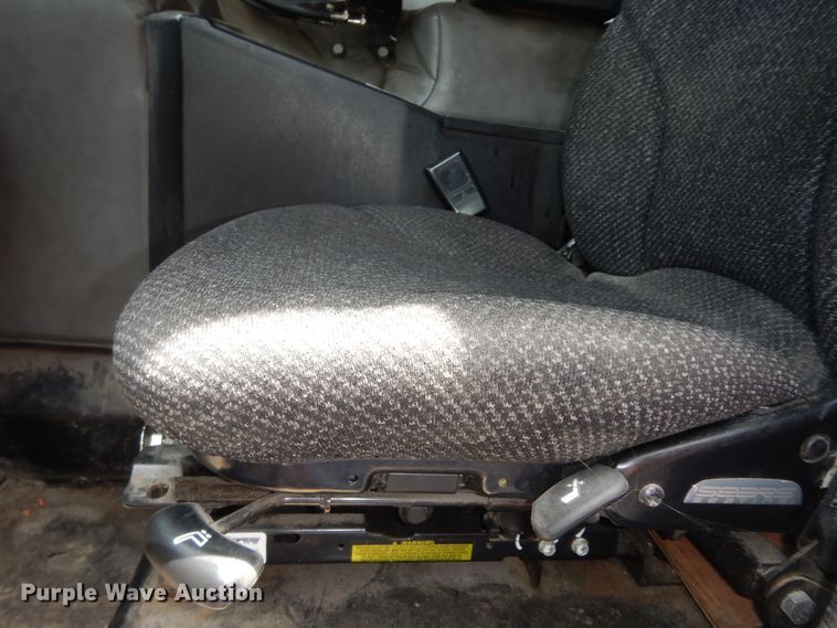 image for item DN1626 2013 Peterbilt PB320  refuse truck