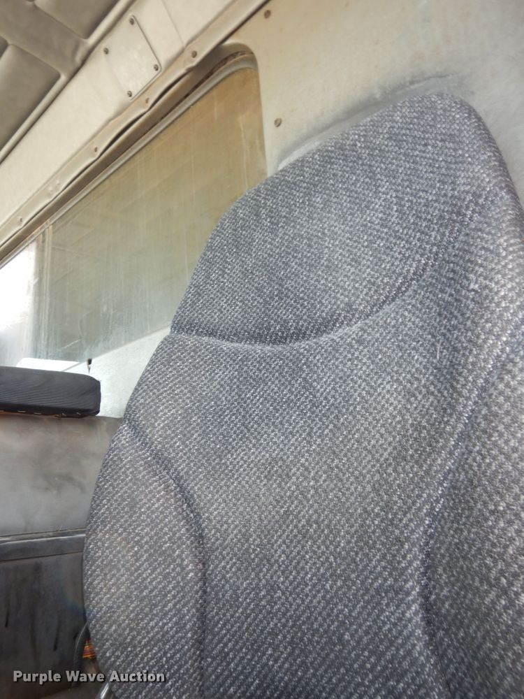 image for item DN1626 2013 Peterbilt PB320  refuse truck