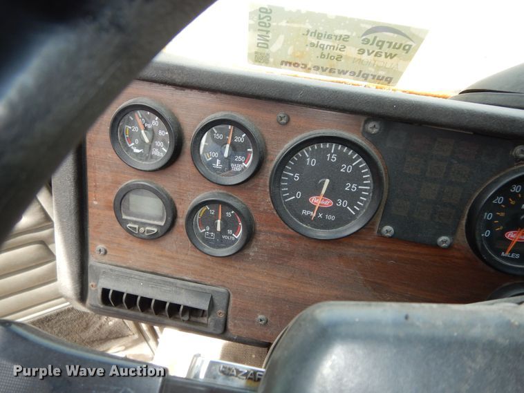 image for item DN1626 2013 Peterbilt PB320  refuse truck