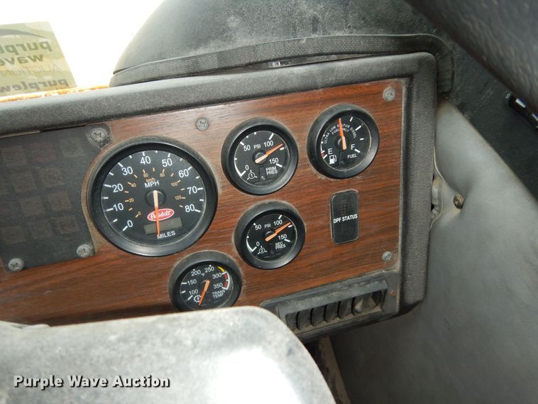 image for item DN1626 2013 Peterbilt PB320  refuse truck