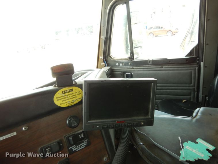 image for item DN1626 2013 Peterbilt PB320  refuse truck