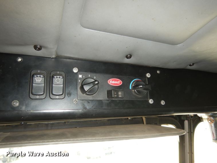 image for item DN1626 2013 Peterbilt PB320  refuse truck