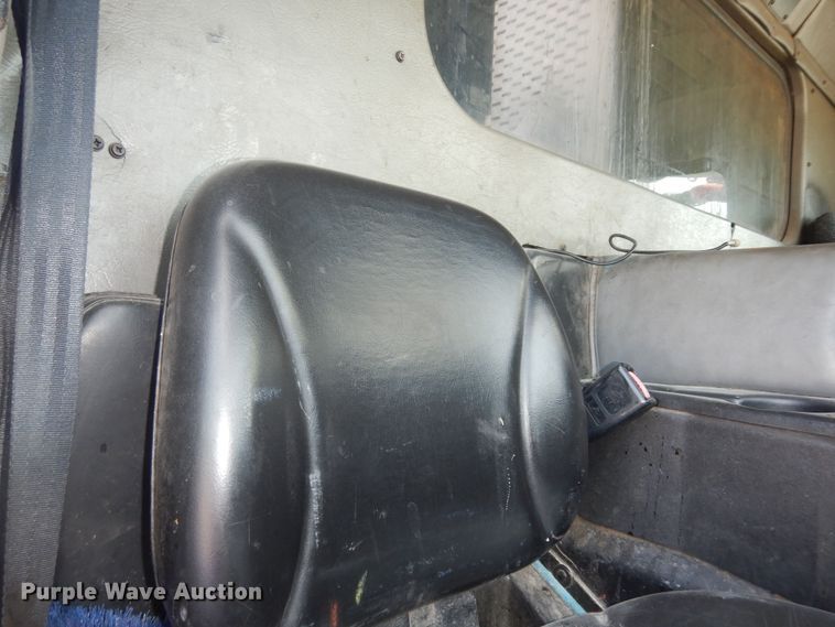 image for item DN1626 2013 Peterbilt PB320  refuse truck