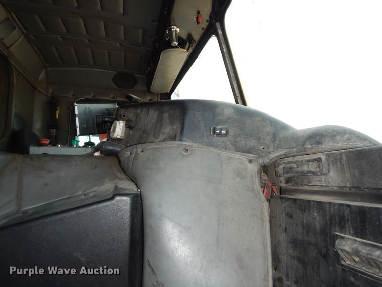 image for item DN1626 2013 Peterbilt PB320  refuse truck