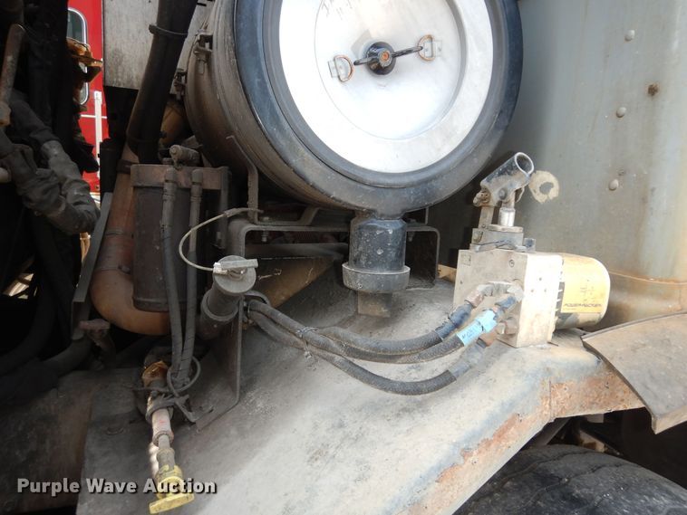 image for item DN1626 2013 Peterbilt PB320  refuse truck