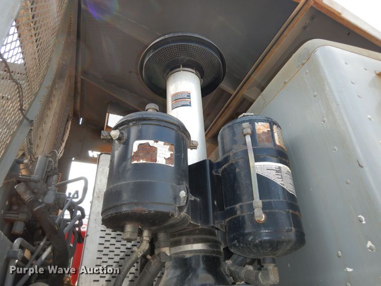 image for item DN1626 2013 Peterbilt PB320  refuse truck