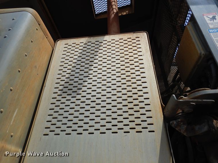 image for item DN1626 2013 Peterbilt PB320  refuse truck