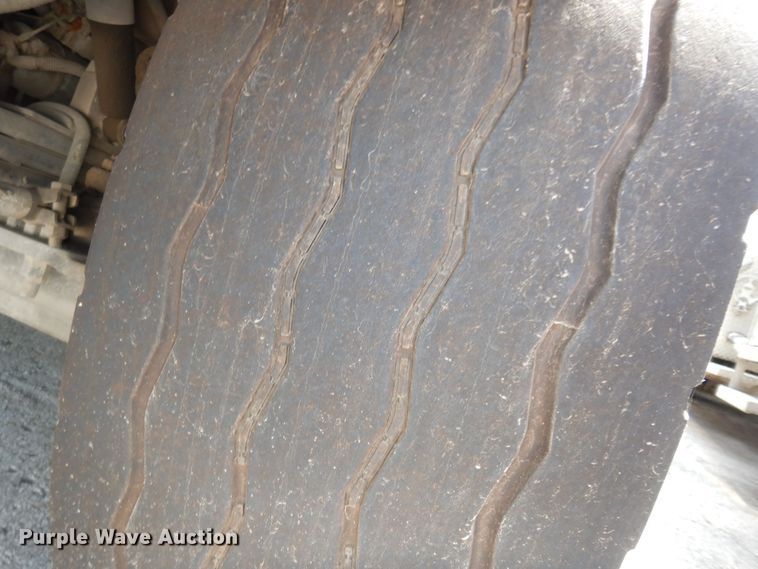 image for item DN1626 2013 Peterbilt PB320  refuse truck