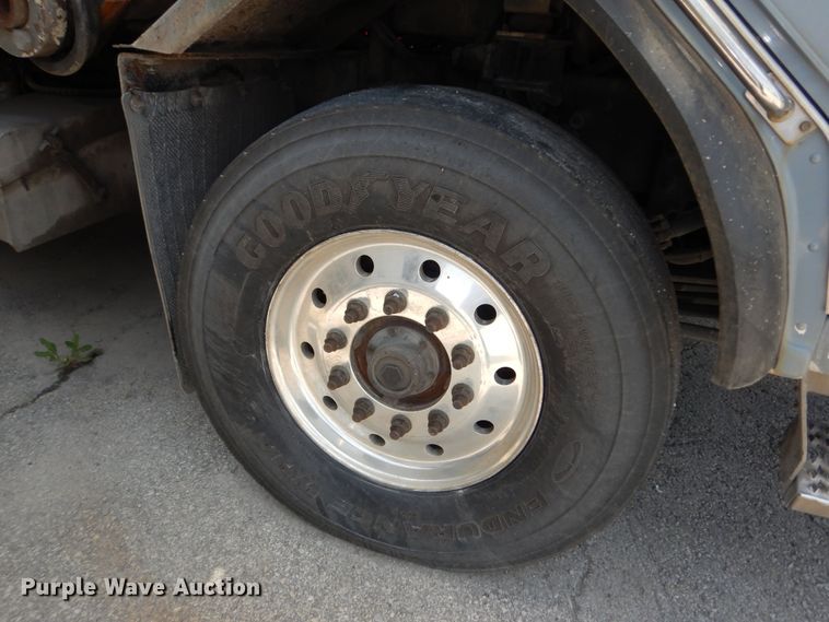 image for item DN1626 2013 Peterbilt PB320  refuse truck