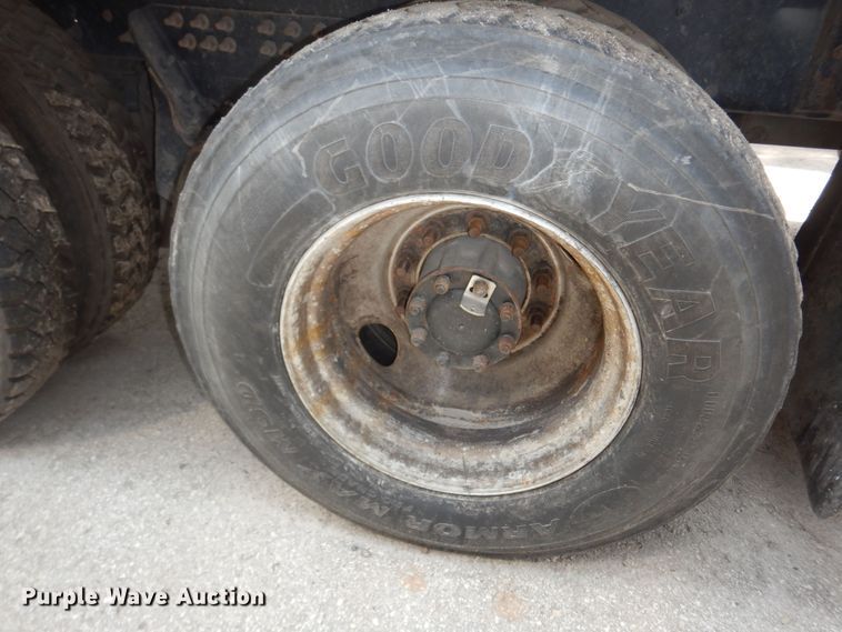 image for item DN1626 2013 Peterbilt PB320  refuse truck