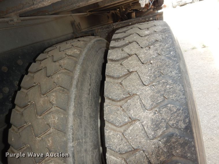 image for item DN1626 2013 Peterbilt PB320  refuse truck