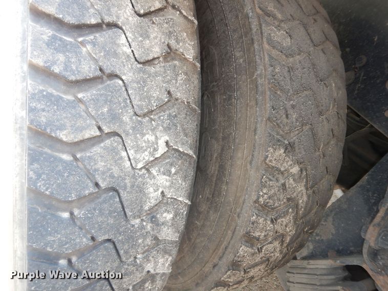 image for item DN1626 2013 Peterbilt PB320  refuse truck