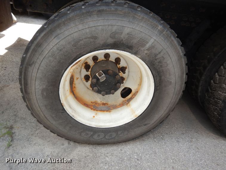 image for item DN1626 2013 Peterbilt PB320  refuse truck