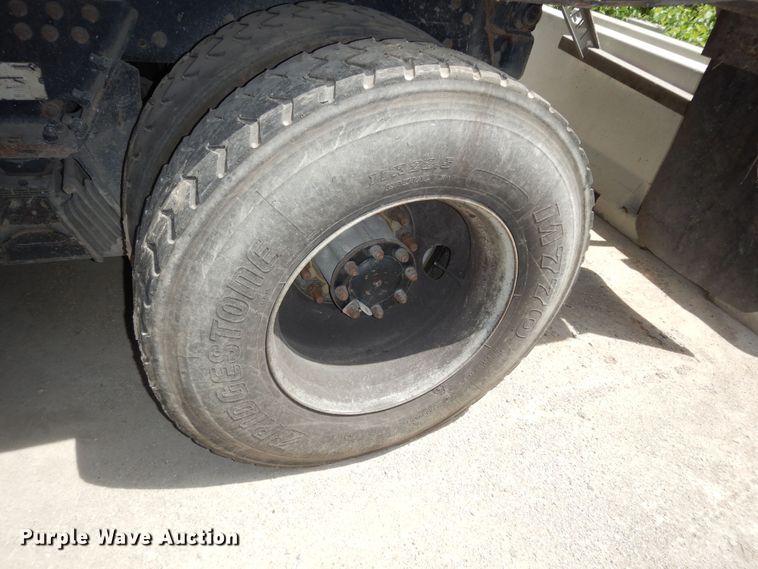 image for item DN1626 2013 Peterbilt PB320  refuse truck