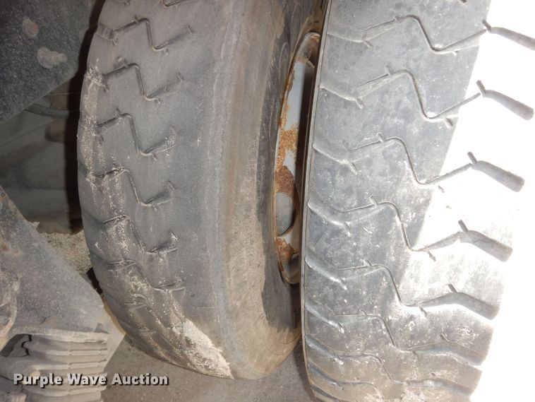 image for item DN1626 2013 Peterbilt PB320  refuse truck