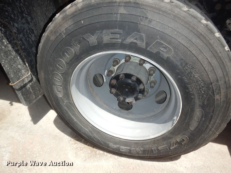 image for item DN1626 2013 Peterbilt PB320  refuse truck