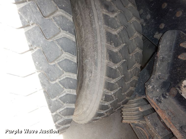 image for item DN1626 2013 Peterbilt PB320  refuse truck