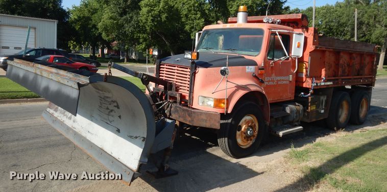 image for item DN1717 1993 International Navstar 4900  dump truck