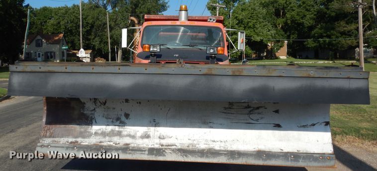 image for item DN1717 1993 International Navstar 4900  dump truck