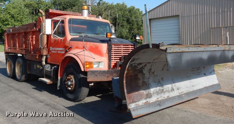 image for item DN1717 1993 International Navstar 4900  dump truck
