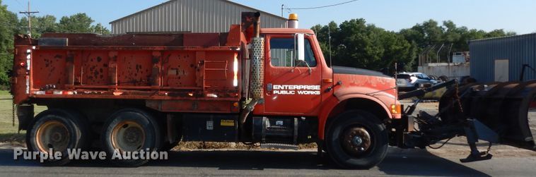 image for item DN1717 1993 International Navstar 4900  dump truck