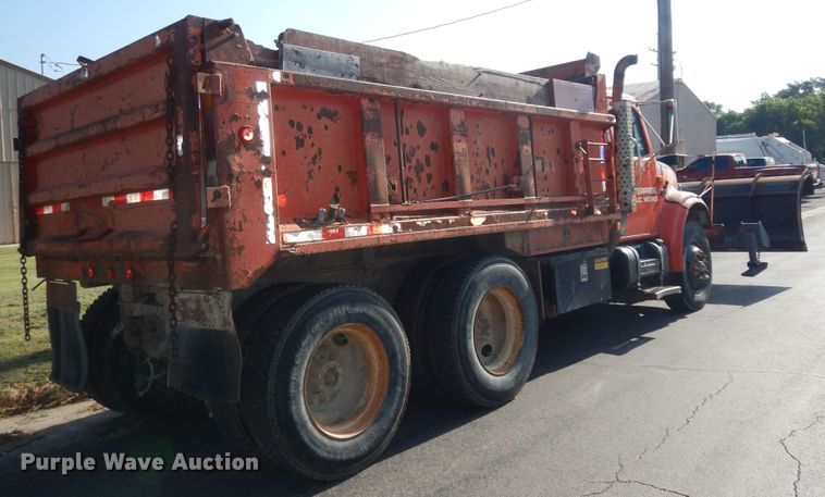 image for item DN1717 1993 International Navstar 4900  dump truck