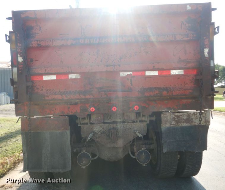 image for item DN1717 1993 International Navstar 4900  dump truck