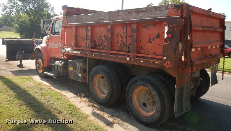 image for item DN1717 1993 International Navstar 4900  dump truck