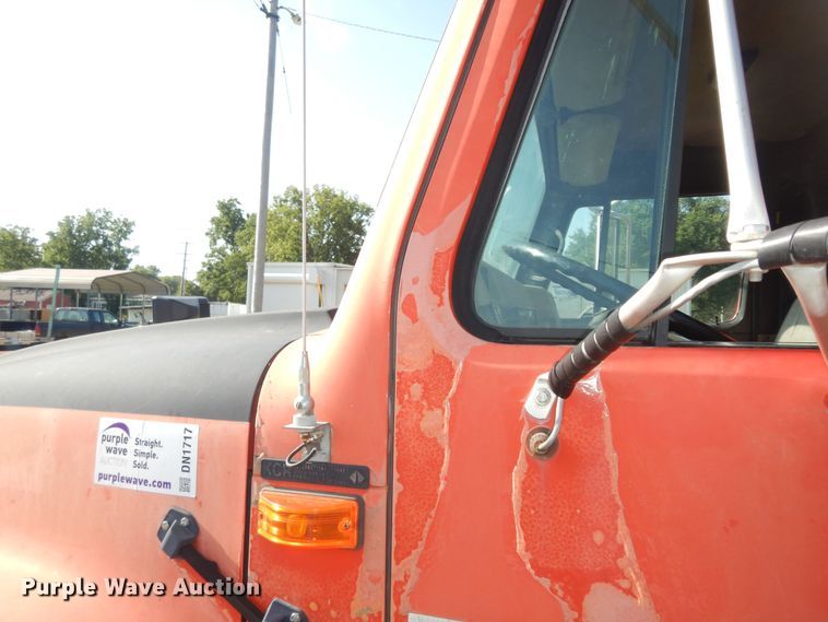 image for item DN1717 1993 International Navstar 4900  dump truck