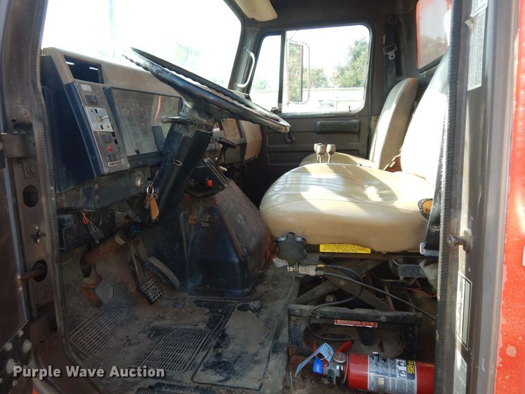 image for item DN1717 1993 International Navstar 4900  dump truck