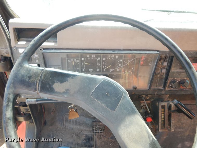 image for item DN1717 1993 International Navstar 4900  dump truck