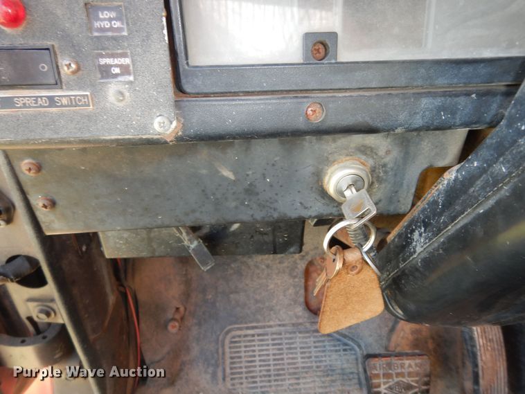 image for item DN1717 1993 International Navstar 4900  dump truck