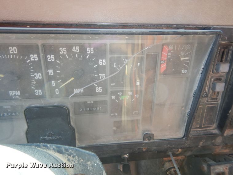 image for item DN1717 1993 International Navstar 4900  dump truck