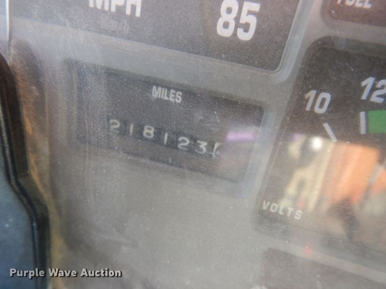 image for item DN1717 1993 International Navstar 4900  dump truck