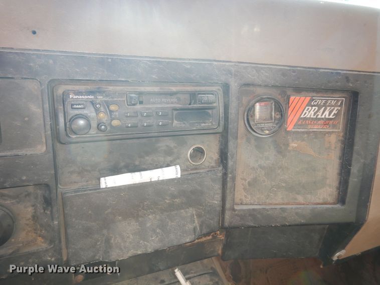 image for item DN1717 1993 International Navstar 4900  dump truck